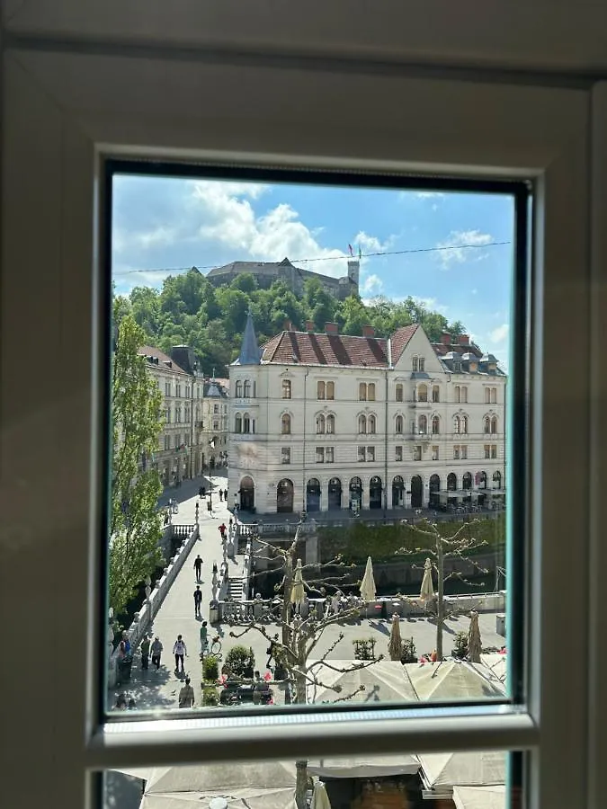 Triple Bridge Ljubljana Apartment