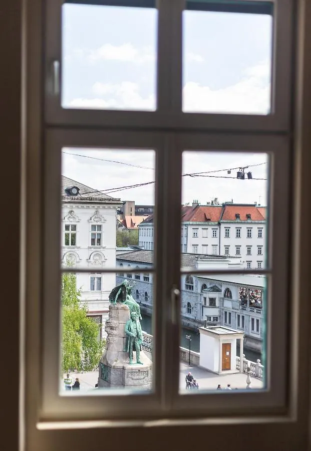 Triple Bridge Ljubljana Apartment